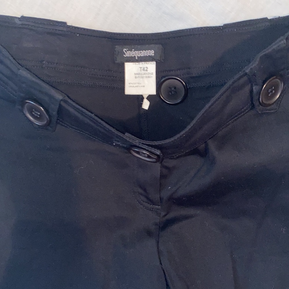 Nwot Capris With A Button Design On Them! - image 4